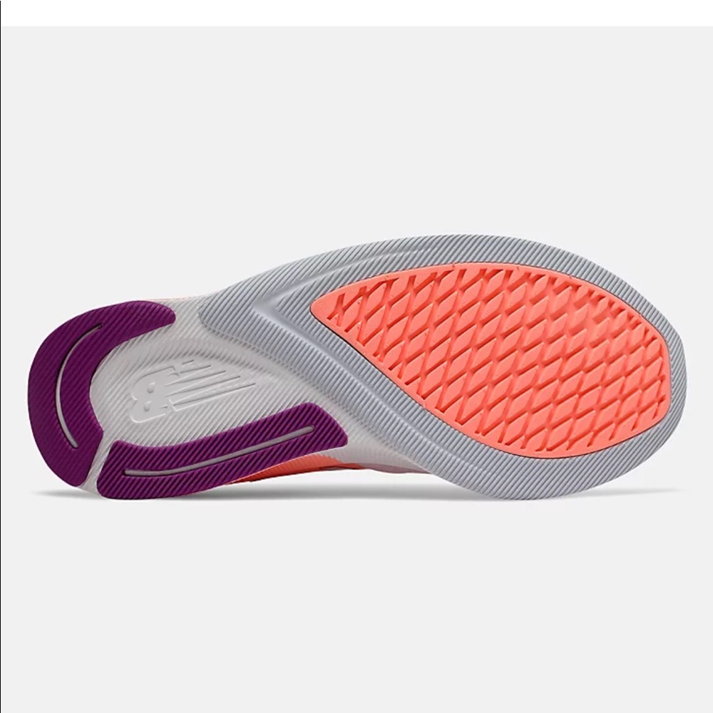 SOLD❗️HOT PICK ❗️New balance Running sneakers NEW - Picture 2 of 3